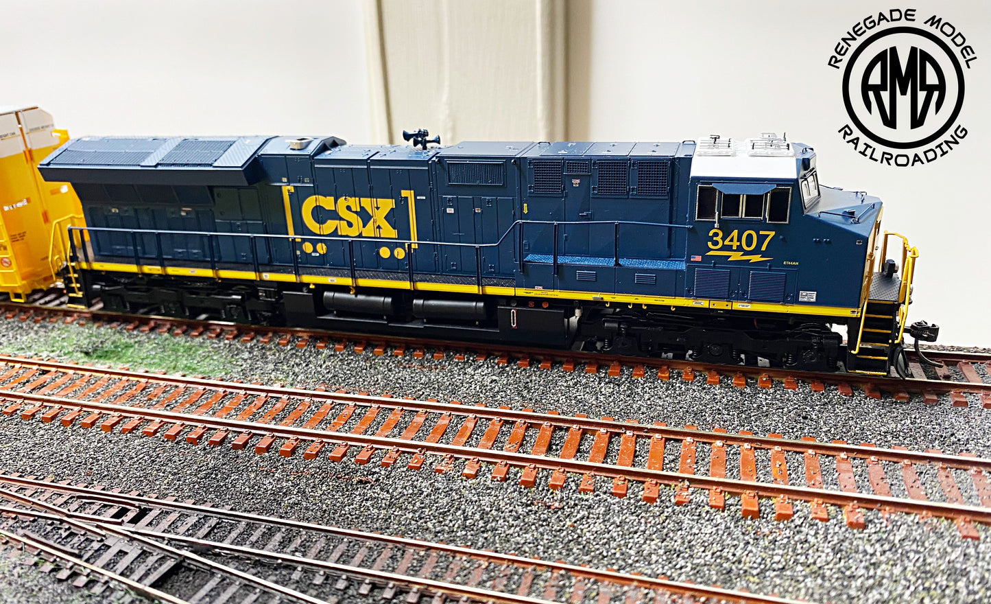 Intermountain 497103S-17 HO CSX #3407 GE ET44AC Locomotive DCC Sound
