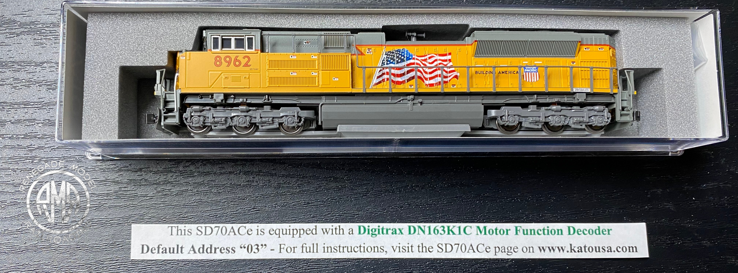 Kato 1768528DCC N Scale EMD SD70ACE UP #8962 US Flag Nose Headlight DCC