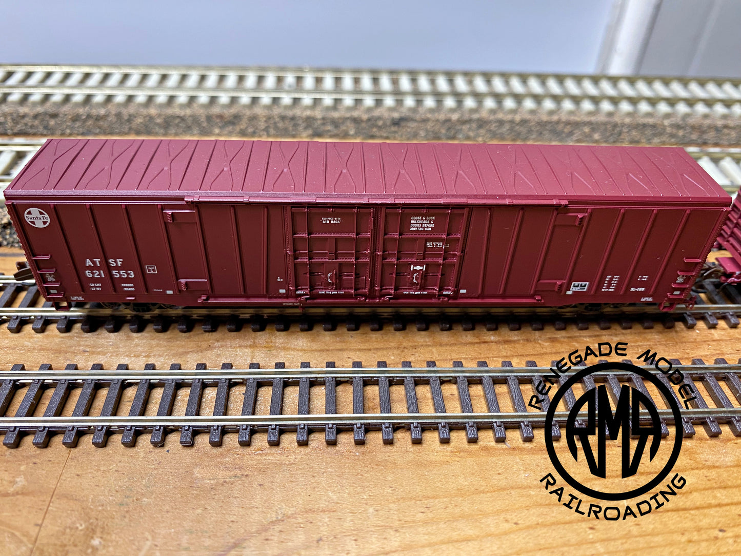 Atlas N Master Line ATSF 60' Box Car set of 2 621585, 621553 Santa Fe