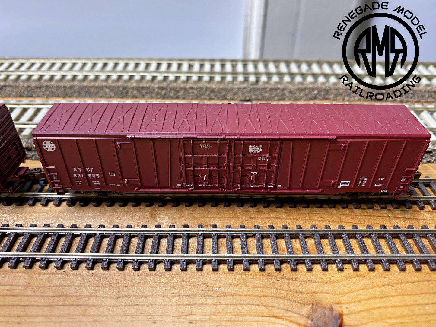 Atlas N Master Line ATSF 60' Box Car set of 2 621585, 621553 Santa Fe