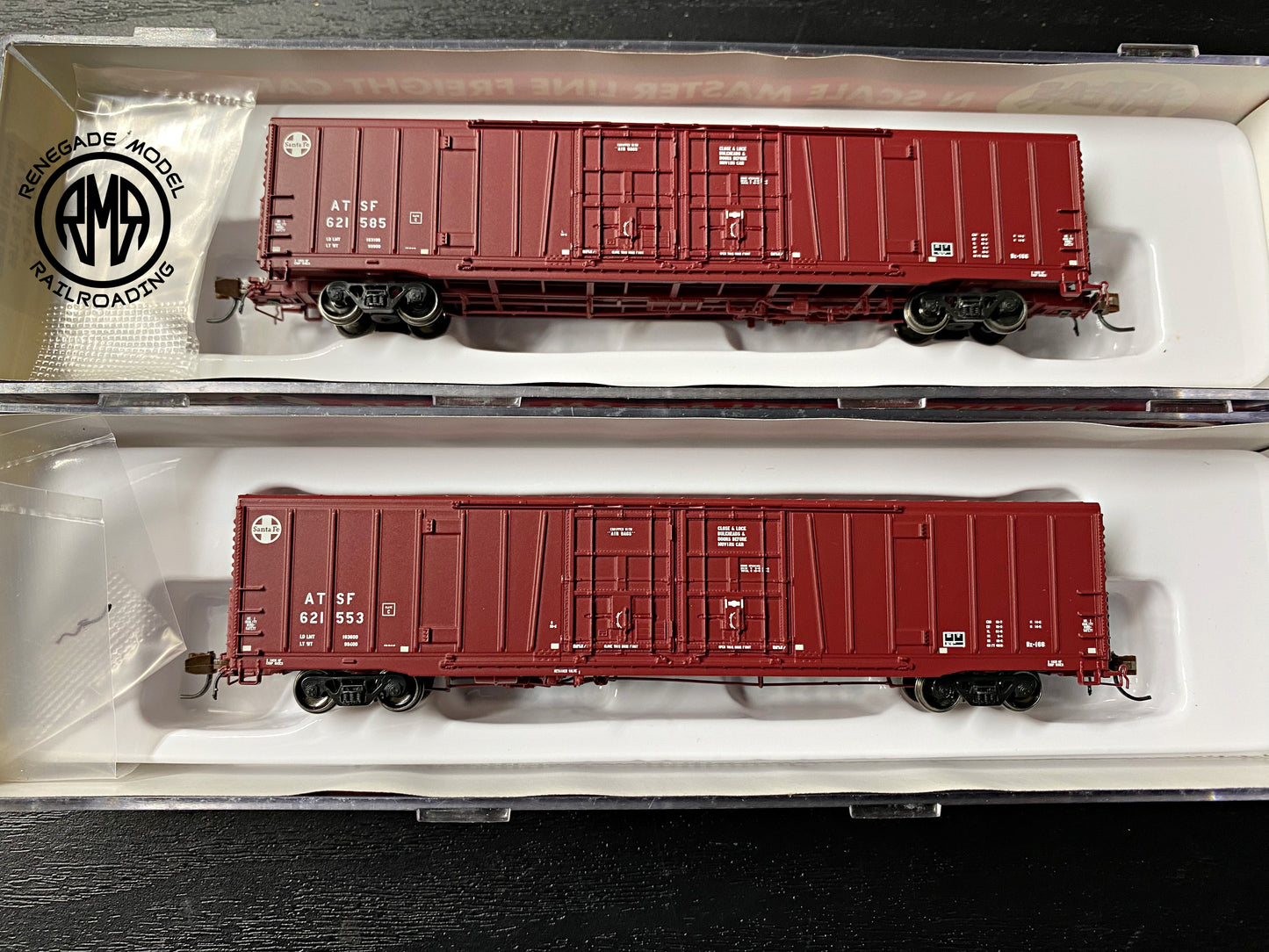 Atlas N Master Line ATSF 60' Box Car set of 2 621585, 621553 Santa Fe