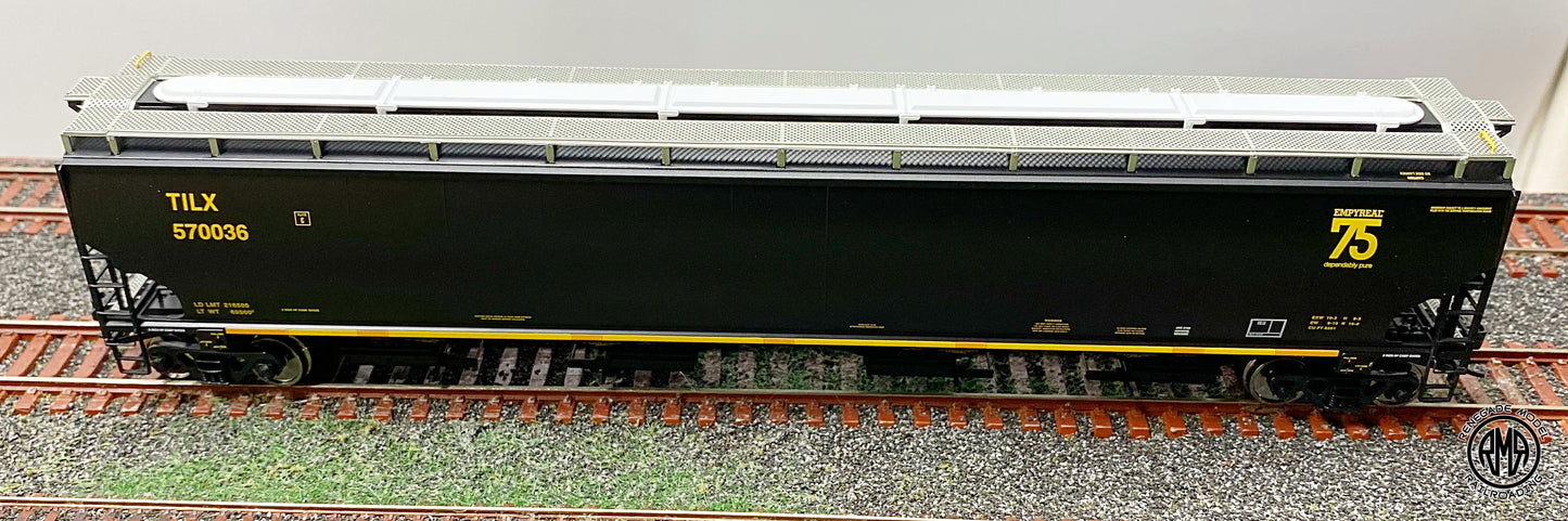 Walthers 920-110326 HO Scale TILX 67' Trinity 6351 4-Bay Covered Hopper #570036