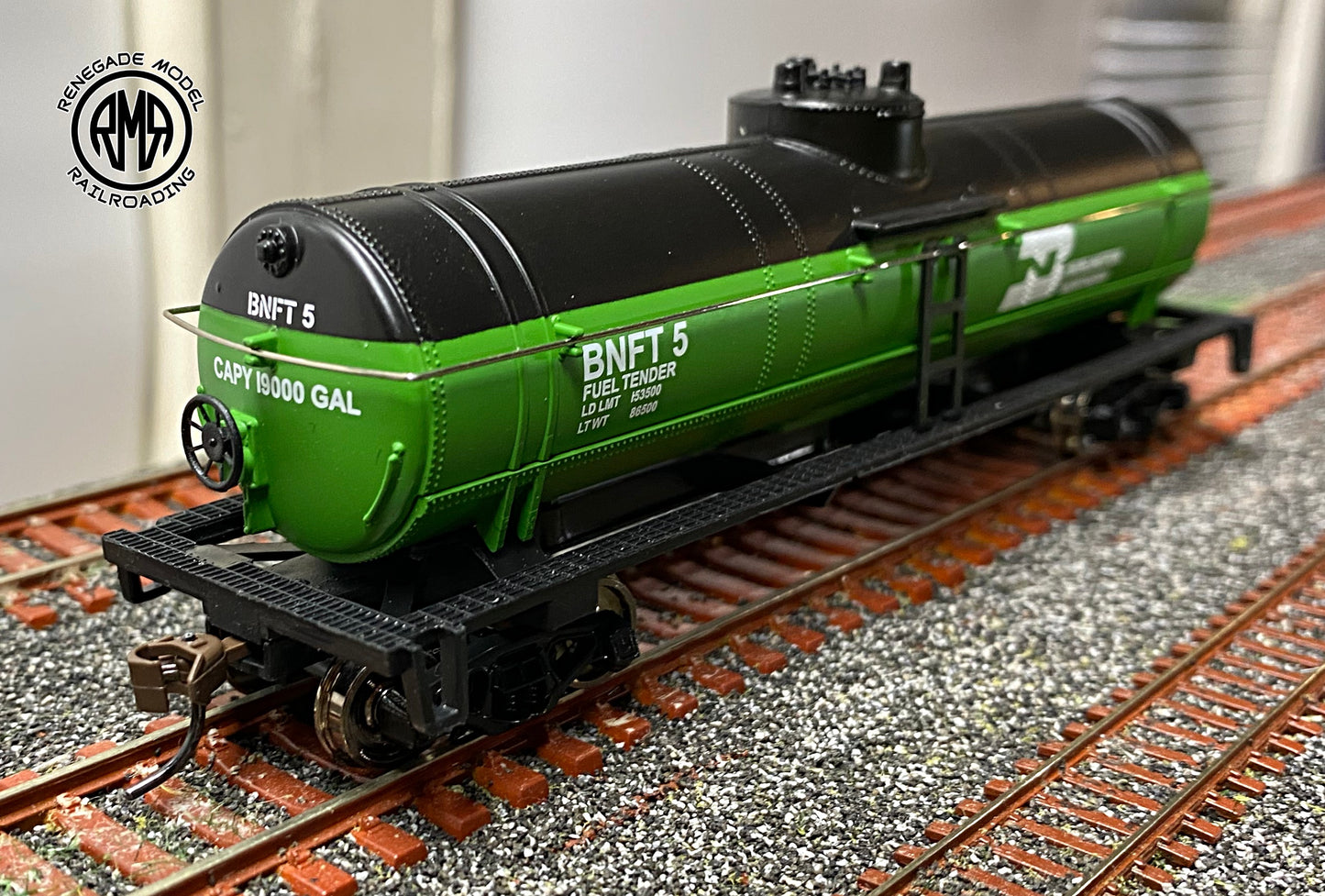 Walthers 9311440 HO Scale Burlington Northern Fuel Tank Car Ready to Run