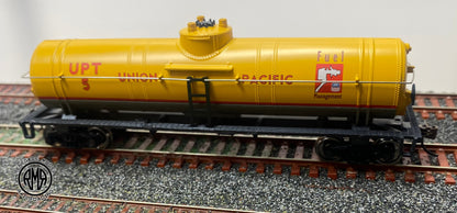 Walthers 9311443 HO Scale Union Pacific Tank Car 5 Armour Yellow Ready to Run